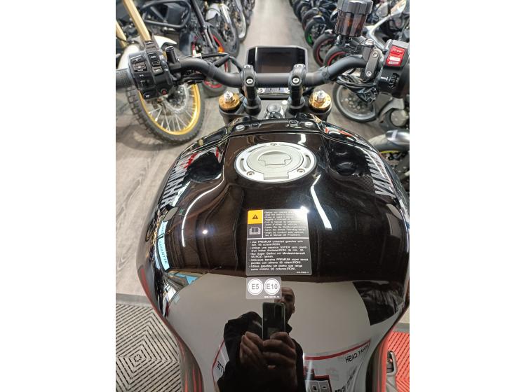 YAMAHA XSR 900