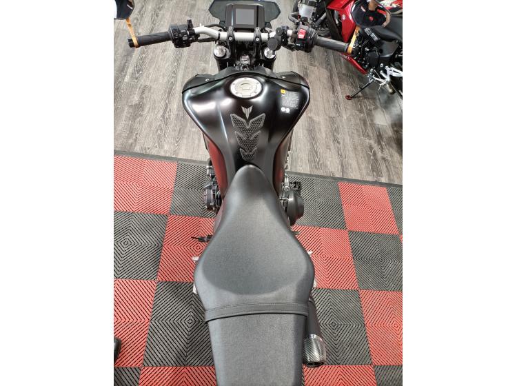 YAMAHA MT-09 (170€/mois*) (garantie 1an)