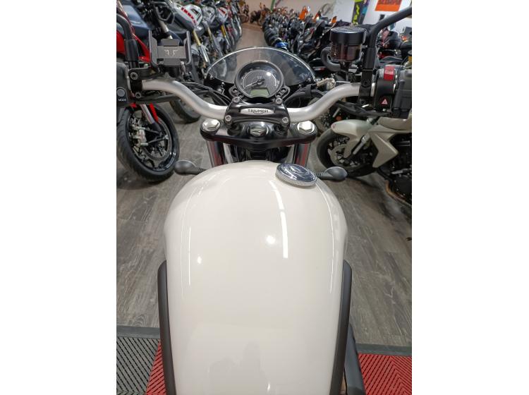 TRIUMPH STREET SCRAMBLER 900 (183€/ mois*)