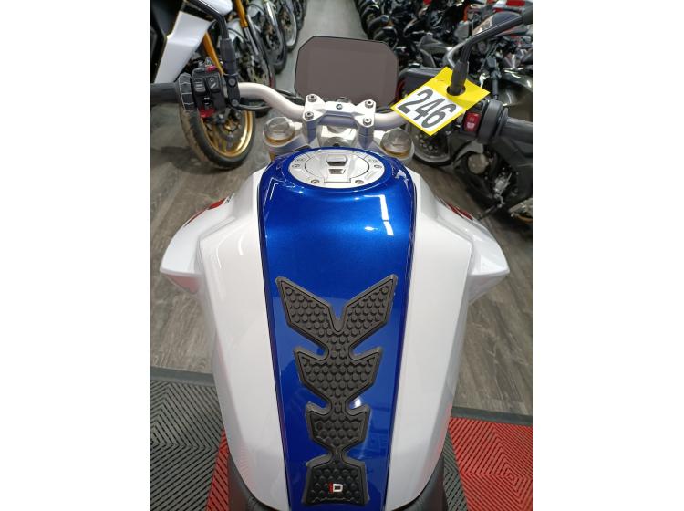 BMW F 900 R (165€/mois*) (garantie 1an)
