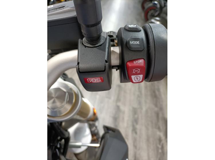BMW F 900 R (165€/mois*) (garantie 1an)