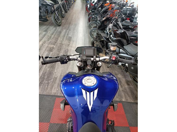 YAMAHA MT-09 (186€/mois*) (garantie 1 an)